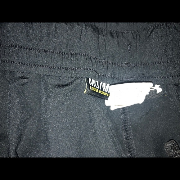 Under Armor Shorts - Picture 2 of 2